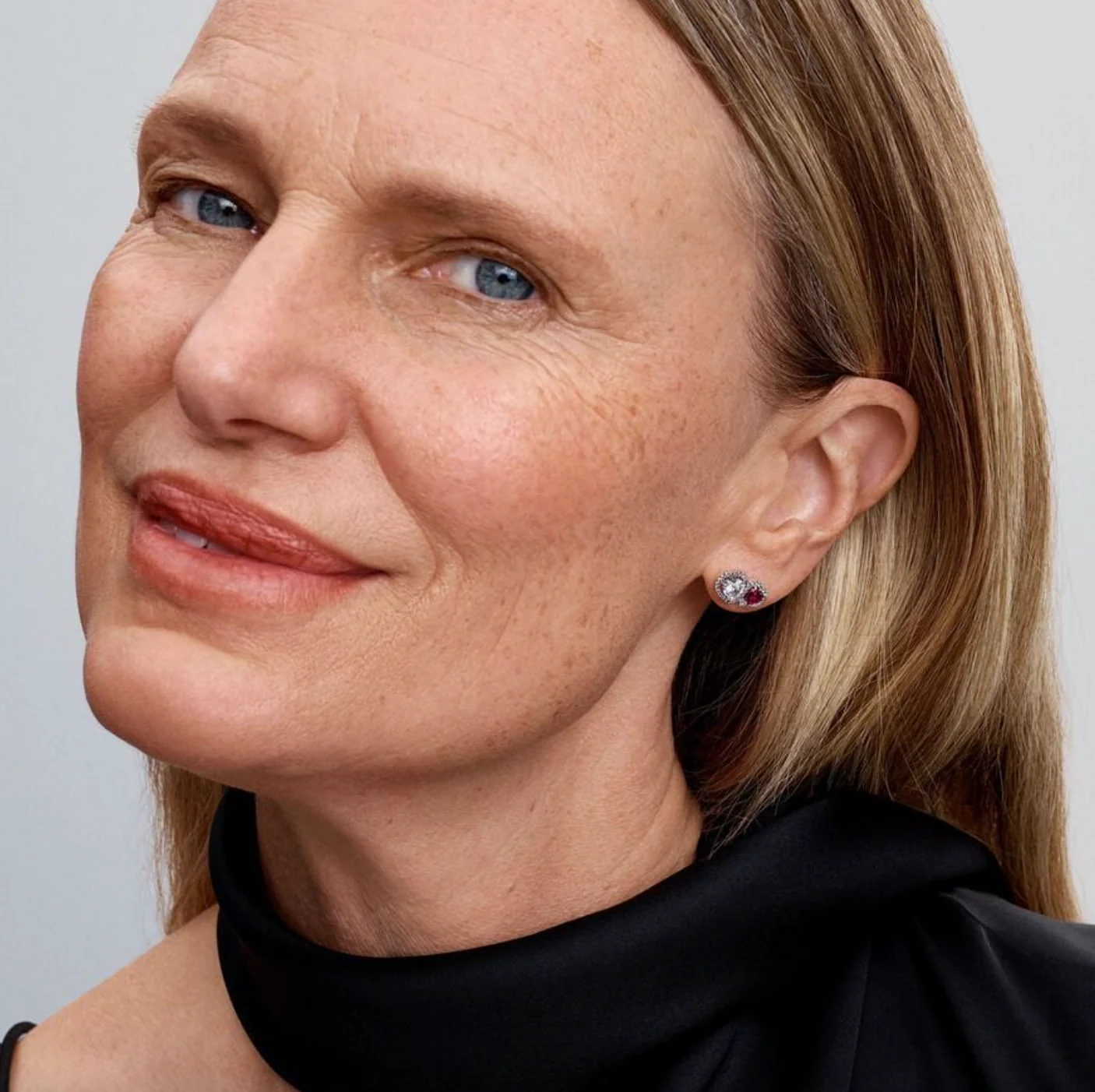 Pandora Halo Hearts Stud Earrings - Image 3